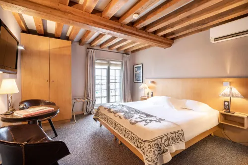 L'Absinthe Hotel
