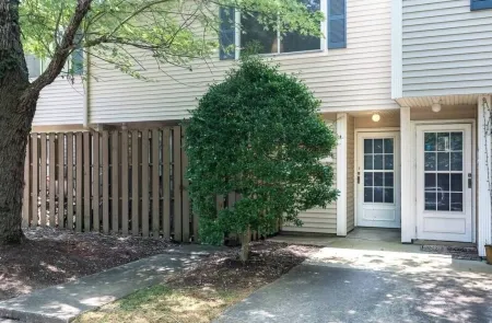 MODERN & SPACIOUS ★ 2 KING BEDS ★ FAMILY FRIENDLY Отели рядом с достопримечательностью «Университет Северная Каролина в Чапел Хилл»