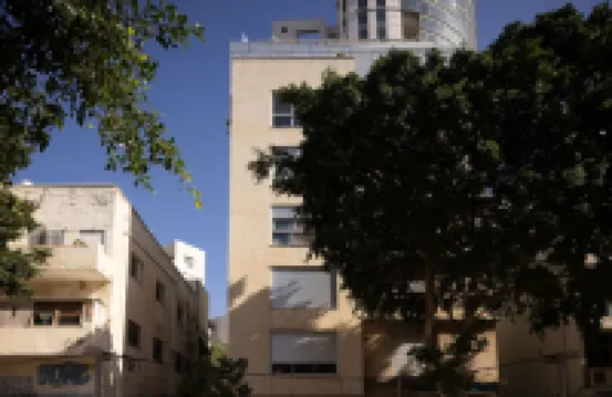 Charming 1BR Apt with Balcony with Mamad โรงแรมใน