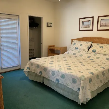 Beach/golf condo. Beach is less than 5 miles, golf is out the window