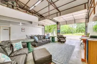 Spacious Lake Texoma Vacation Rental w/ Game Room! - parking