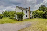 Pet-Friendly Smithmill Retreat w/ Yard! - 2 étoiles