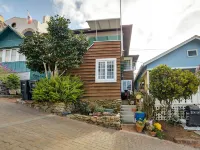 Walk to Beach: Catalina Gem w/ Deck! Hotels in Avalon