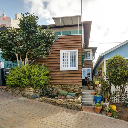 Walk to Beach: Catalina Gem w/ Deck!