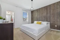 Enchanted Dreams Hotels near Carambola Billiards & Lounge