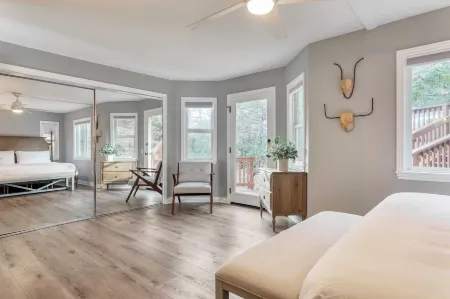 North Bay by Avantstay Chic Retreat w/ Peloton Отели рядом с достопримечательностью «Church of the Woods»