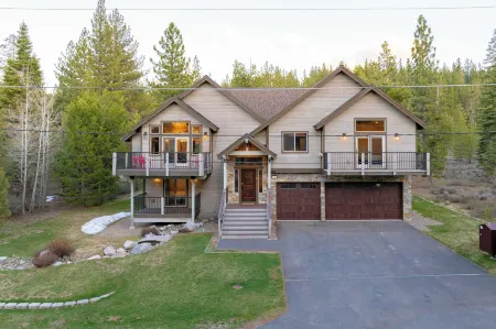 Meyers Meadow by Avantstay Hot Tub, Large Deck