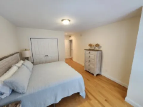 #4 Lake Front Condo - Hamlin Lake, Ludington, MI - 10 Guests