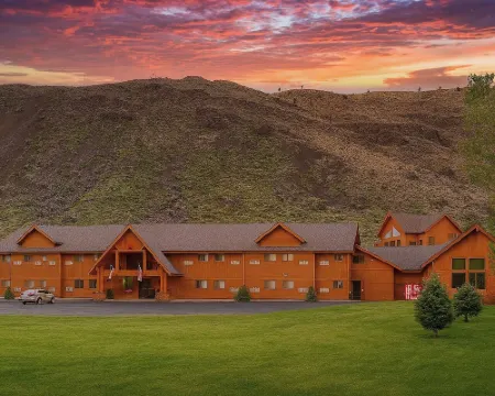 Yellowstone Village Inn and Suites Hotels in Gardiner