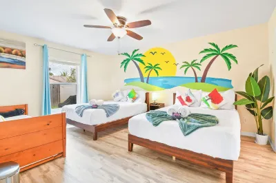 SaltyLux16 Heated Saltwater Pool/Near Beach/Honeymoon Island/Farmer market/ Hotels near Mt. Moriah African Methodist Episcopal Church