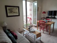 Beachfront apartment with full sea view