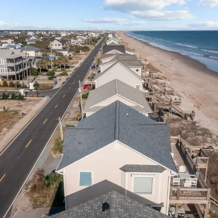 Sand Sational! Oceanfront 4-BR house in Surf City/Topsail Island, Pet Friendly