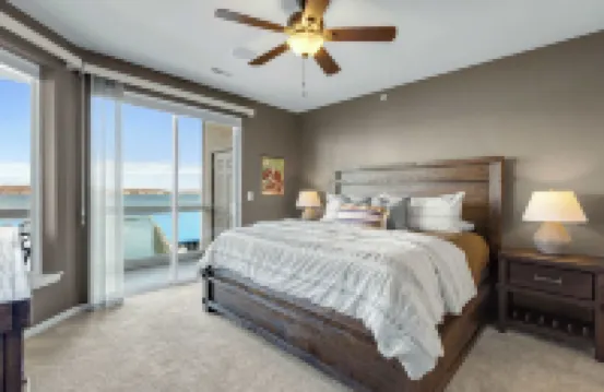 Panoramic Sunset Escape Waterfront Condo for 7!