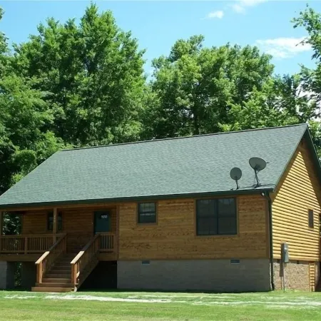 White River Get Away Cabin (Norfork) - River frontage - Open all Year