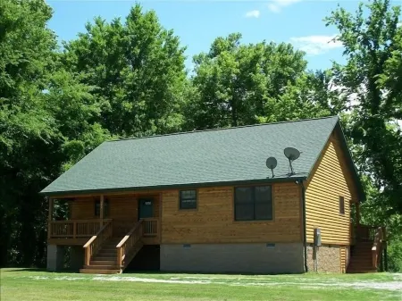 White River Get Away Cabin (Norfork) - River frontage - Open all Year