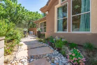 Tranquil Nature Retreat Private Patio & Cozy Charm Hotels in Pomona