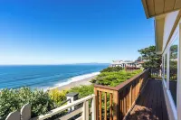 Stunning Coastal Cottage w/ Views of Monterey Bay! Hotels in Watsonville