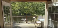 Two lakes & miles of hiking trails on 130 acres of private property 3Hills Cabin - Chalets