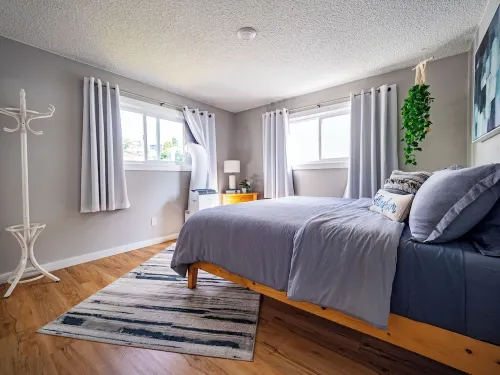 Bayside Apartment #4- Top Floor Waterfront Views above Boulevard Park