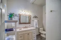 Cottage located in the Heart of the Ozark Mountains close to floating and hiking