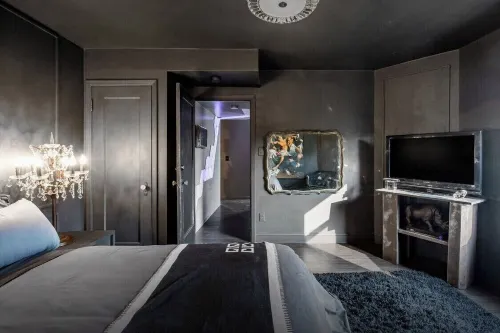 Unique & Chic Apartment with Spectacular Outside Living Room