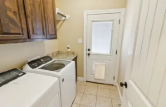Gorgeous 4br Dakota Springs Home 3 Bedroom Home