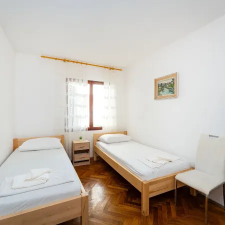 Drazen Charming Three Bedroom Apartment