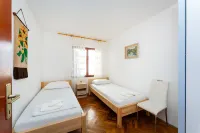Drazen Charming Three Bedroom Apartment - 2-Star