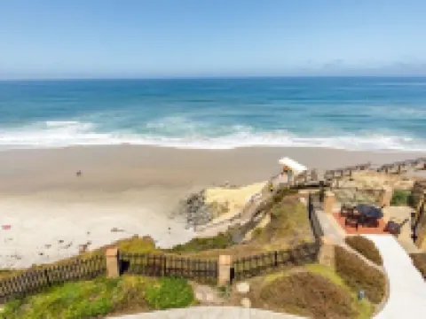 BEAUTIFUL OCEAN VIEW--STEPS TO THE BEACH Hotels in Solana Beach