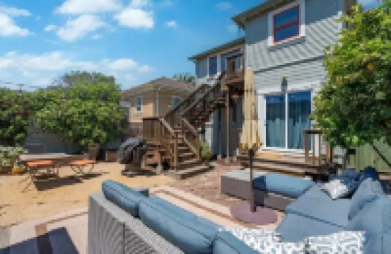 Charming top floor duplex with garden-patio.