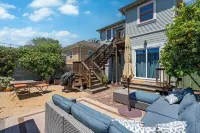 Charming top floor duplex with garden-patio.