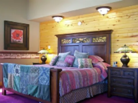 Large Lake Front w/ Own Dock and Mountain Views.  Sleeps 20 Cert Vrp-25-0468
