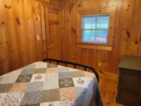 Cozy cabin in charming Kenoza Lake with WiFi, AC, pond,fire pit, lotof amenities
