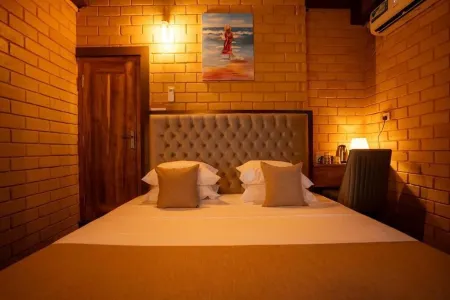 Lovely 2-bedroom chalet in Weligama Отели в г. Камберюгамува