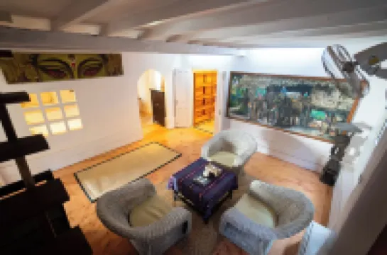 Charming 2-bedroom apartment in a Heritage Villa with AC