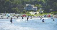 Remodeled Jamestown beach cottage within walking distance to beach