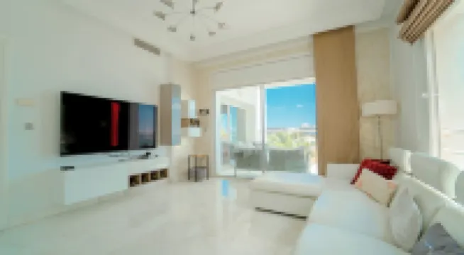 Infinity View: Spacious 3 bd with Lake View