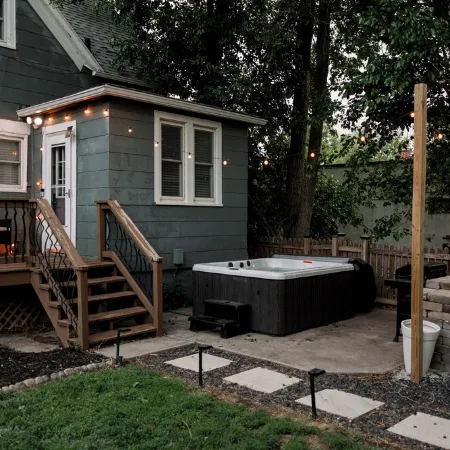 FarnamFieldhouse+HotTub+EpicGameRoom+FirePit+Mural