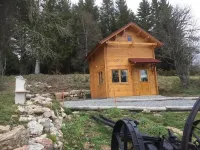 Quiet new chalet ideal for discovering the ardéche and haute loire regions Hotels in Lanarce