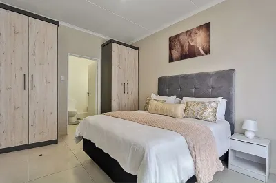 Midrand luxe haven-2bedroom Apartment Hotels near Makhulong Stadium