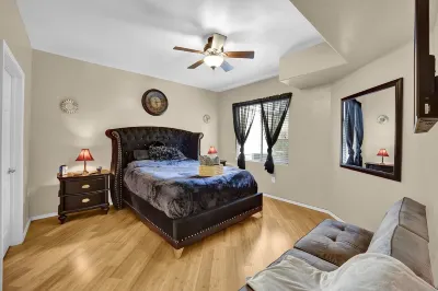 End of Summer Special! Extra large  1bed condo with attached garage! Hôtels à proximité de : Floyd Lamb State Park