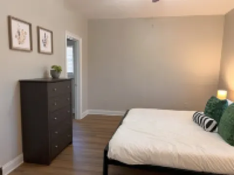 Big a_s House; 4BR 4BA-games,golf,weddings