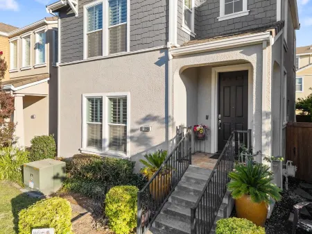 Overlooks Park & Amphitheater. Near river rafting, Lake Natoma, CSUS Aquatic Ctr Отели в г. Ранчо-Кордова