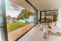 White Swan Beach House w/ Ocean Views & Private Beach Hotels in Atami