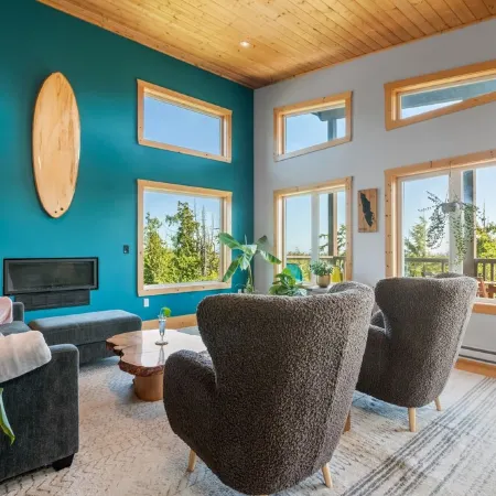 Panoramic Rainforest & Ocean Views, Fire Pit & EV Plug in Ucluelet