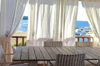 Four-room apartment with breathtaking views Hotel a Marinella