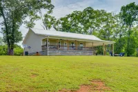 Lake Guntersville Vacation Rental w/ Fire Pit - 2 stjerner