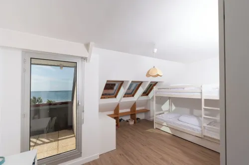 Villa rental 15 persons direct access to the beach + heated swimming pool