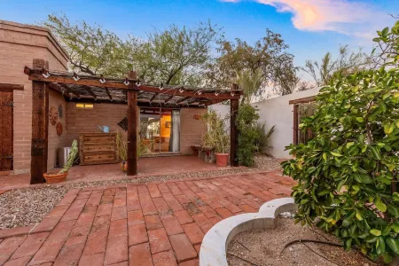 Group Retreat Tucson Foothills Mountain Views Epic