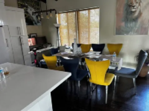 Charming 2-bedroom apartment with AC, WiFi in nice Oakland Park